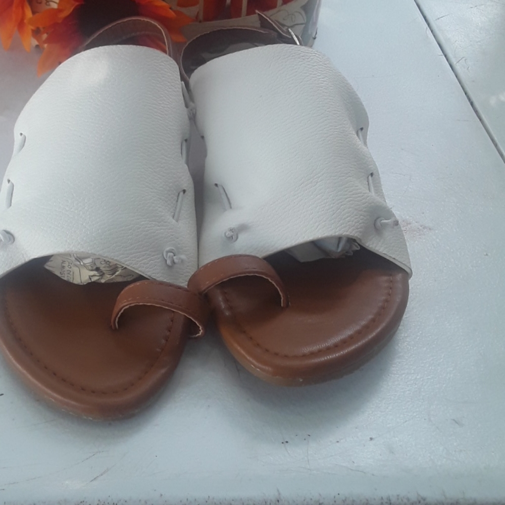 SANDALS 😍 - Picture 2 of 5